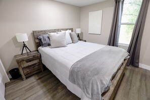 4 bedrooms, desk, travel cot, free WiFi - New remodel family friendly and just minutes from downtown and ski resorts (South Salt Lake)