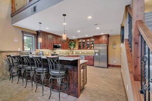 Fridge, microwave, oven, stovetop - The Landing on Route 66 (Crosslake)