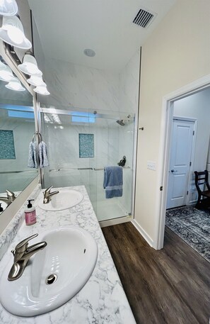 Shower, hair dryer, towels