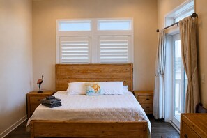 4 bedrooms, iron/ironing board, travel crib, free WiFi - Stunning Ocean Views, Sleeps 10, New Build, Beach! (Flagler Beach)