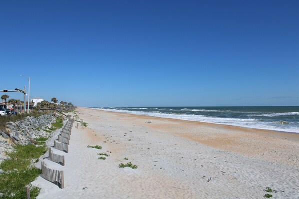Beach nearby - Stunning Ocean Views, Sleeps 10, New Build, Beach! (Flagler Beach)