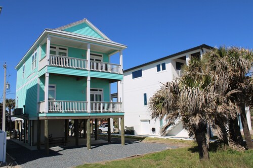 Stunning Ocean Views, Sleeps 10, New Build, Beach!