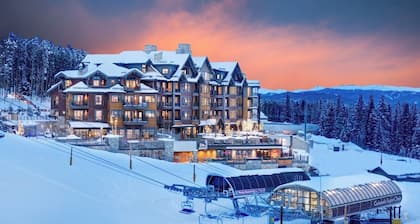 Beautiful mountain side ski resort with numerous amenities at your disposal.