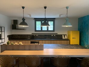 Refrigerador, horno, placa de cocina, lavavajillas