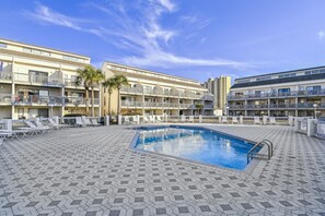 Outdoor pool - Endless Summer By Book That Condo (Panama City Beach)