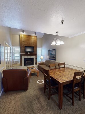 Interior - Short walk to Payday chairlift at Park City Resort
Avail 12/27/25-1/3/26 (Park City)