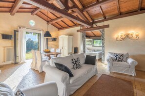 TV, fireplace - Wonderful private villa for 4 guests with A/C, private pool, WIFI, TV, patio and panoramic view (Nepi)