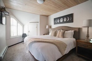 2 bedrooms, WiFi, bed sheets - New Renovation in Village 2 BR/2 Bath POOL/HOT TUB (Whistler)