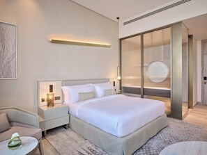 Minibar, Zimmersafe, individuell eingerichtet