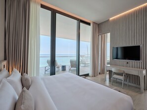 Suite, 1 King-Bett, Terrasse (Arabella, Seafront) | Minibar, Zimmersafe, individuell eingerichtet