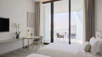 Chambre Deluxe, 2 lits une place, balcon | 1 chambre, minibar, coffres-forts dans les chambres