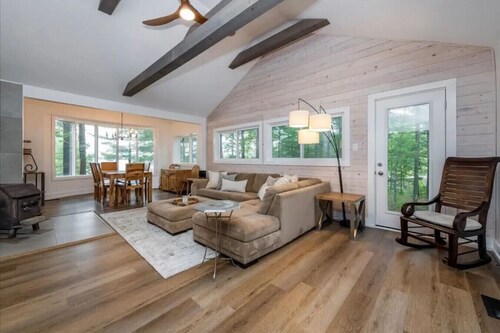 Gorgeous Cottage on Six Mile Lake in Muskoka