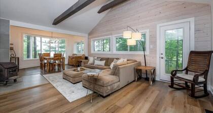Gorgeous Cottage on Six Mile Lake in Muskoka