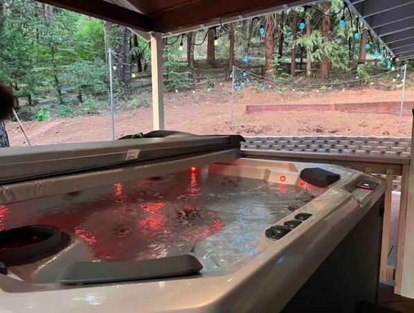 Outdoor spa tub