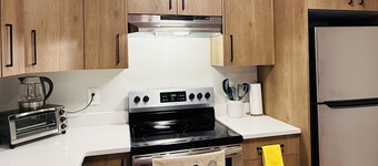 Full Comfy&Private Suite with a Yard for Your Getaway in Bear Mountain, Victoria