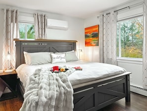 5 bedrooms, iron/ironing board, free WiFi, bed sheets