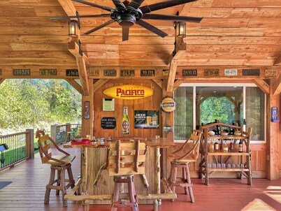 Luxurious Ellicottville Chalet with view of slopes & min to town! Pet Friendly!