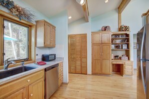Maison Premium | Cuisine privée | Grand réfrigérateur, micro-ondes, four, plaque de cuisson