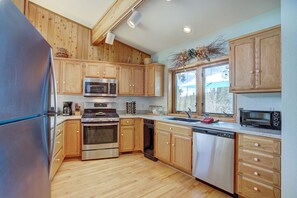 Casa premium | Cozinha privada | Geladeira grande, micro-ondas, fogão, cooktop