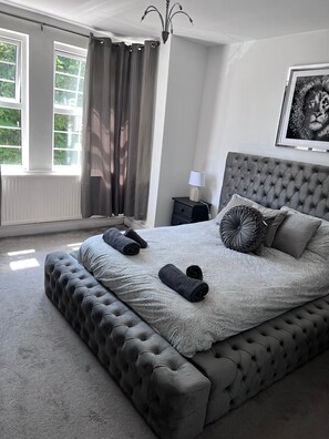 7 dormitoris, planxa i posts de planxar, wifi i roba de llit