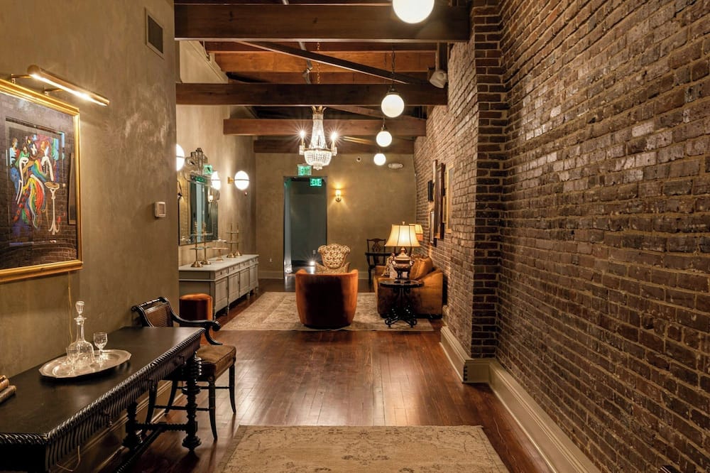 Hotel Cleo, Knoxville Downtown, a Tribute Portfolio Hotel