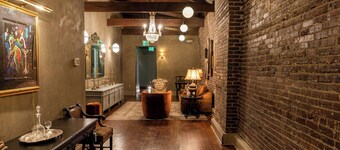 โรงแรมคลีโอ, นอกซ์วิลล์ ดาวน์ทาวน์, อะ ทริบิวต์ พอร์ตโฟลิโอ โฮเทล