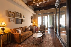 55-Zoll-Smart-TV mit Satellitenempfang, Netflix, Streaming-Dienste