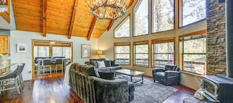 Furnished Deck + Forest Views: Pine Retreat!