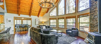 ファーニッシュド デッキ + フォレスト ビューズ: パイン リトリート！