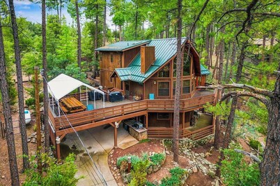 Furnished Deck + Forest Views: Pine Retreat!