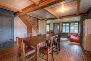 Dining - Ancestral Wooden Chalet - St-Gabriel de Brandon (Mandeville)