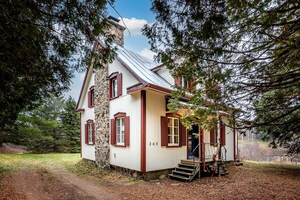 Exterior - Ancestral Wooden Chalet - St-Gabriel de Brandon (Mandeville)