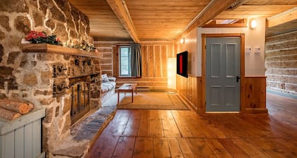Ancestral Wooden Chalet - St-Gabriel de Brandon