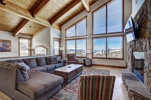 Premier Townhome | Living area