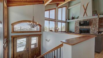 Premier Townhome | 4 bedrooms, individually decorated, individually furnished