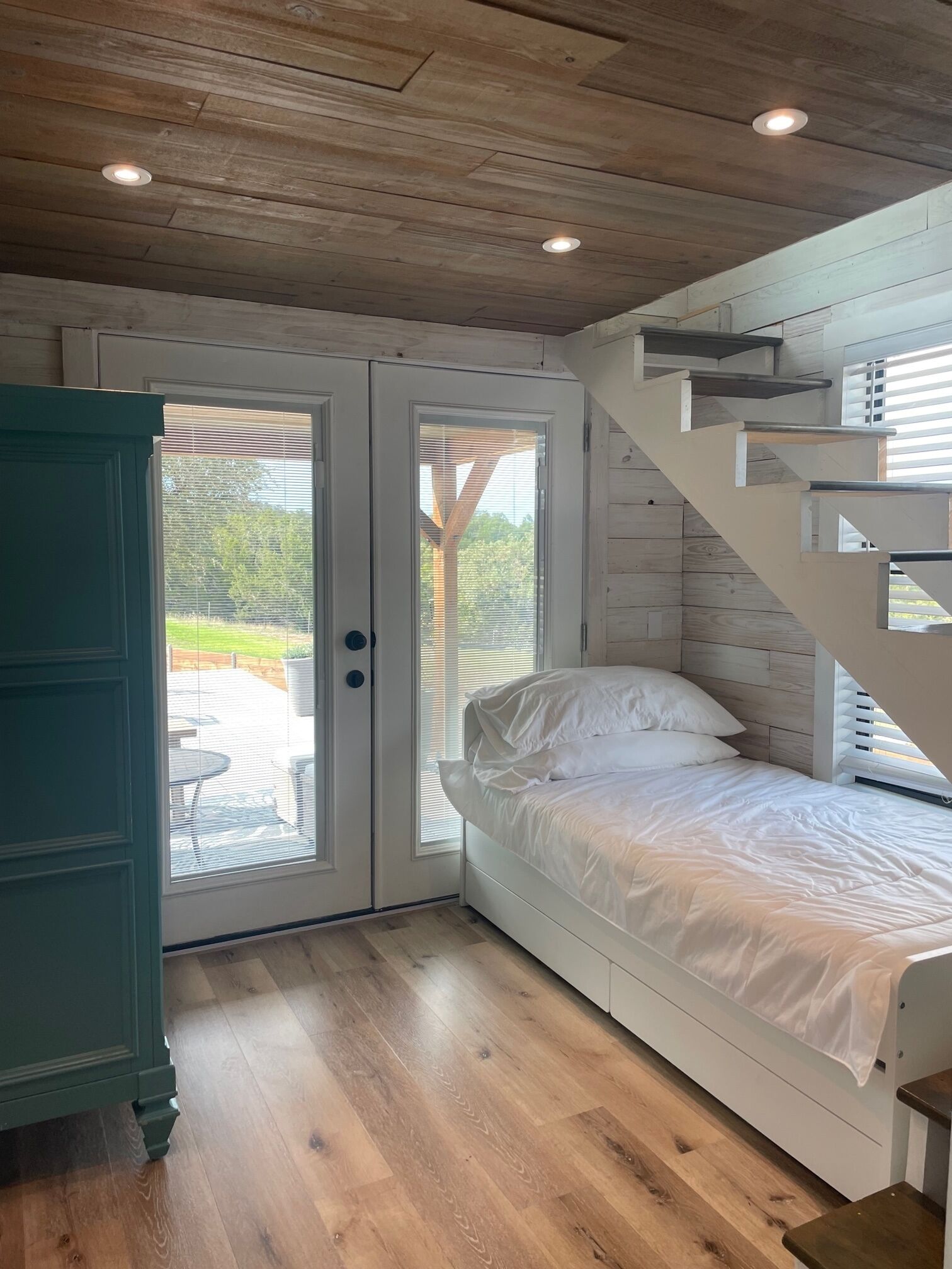 2 多间卧室、免费 WiFi、床单