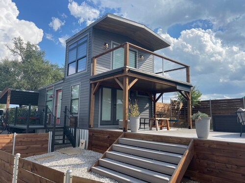 AMAZING Cabin in the Heart of the Hill Country w/ breathtaking views,Pool & Spa!