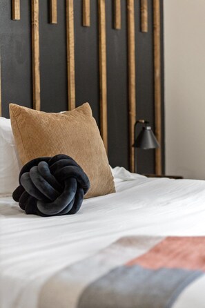 6 habitaciones, tabla de planchar con plancha, wifi y ropa de cama