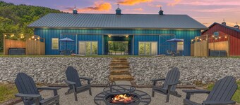 New Barndo/Kayak Launch/ 2 Private Hot Tubs