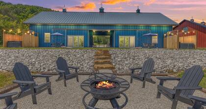 New Barndo/Kayak Launch/ 2 Private Hot Tubs