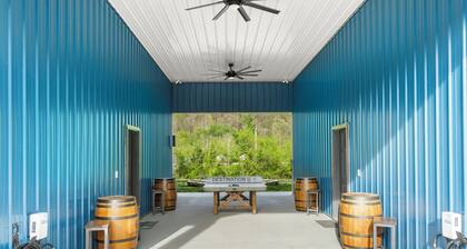 New Barndo/Kayak Launch/ 2 Private Hot Tubs