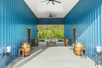 New Barndo/Kayak Launch/ 2 Private Hot Tubs