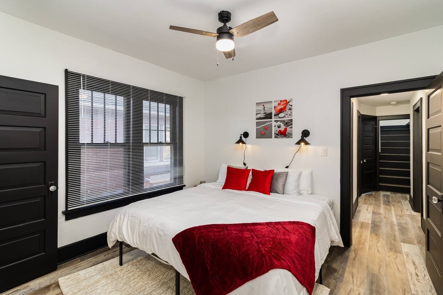 4 habitaciones, escritorio y tabla de planchar con plancha 