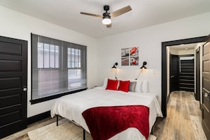 4 Schlafzimmer, Schreibtisch, Bügeleisen/Bügelbrett, Reisekinderbett