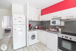 Refrigerador, microondas, horno y lavavajillas 