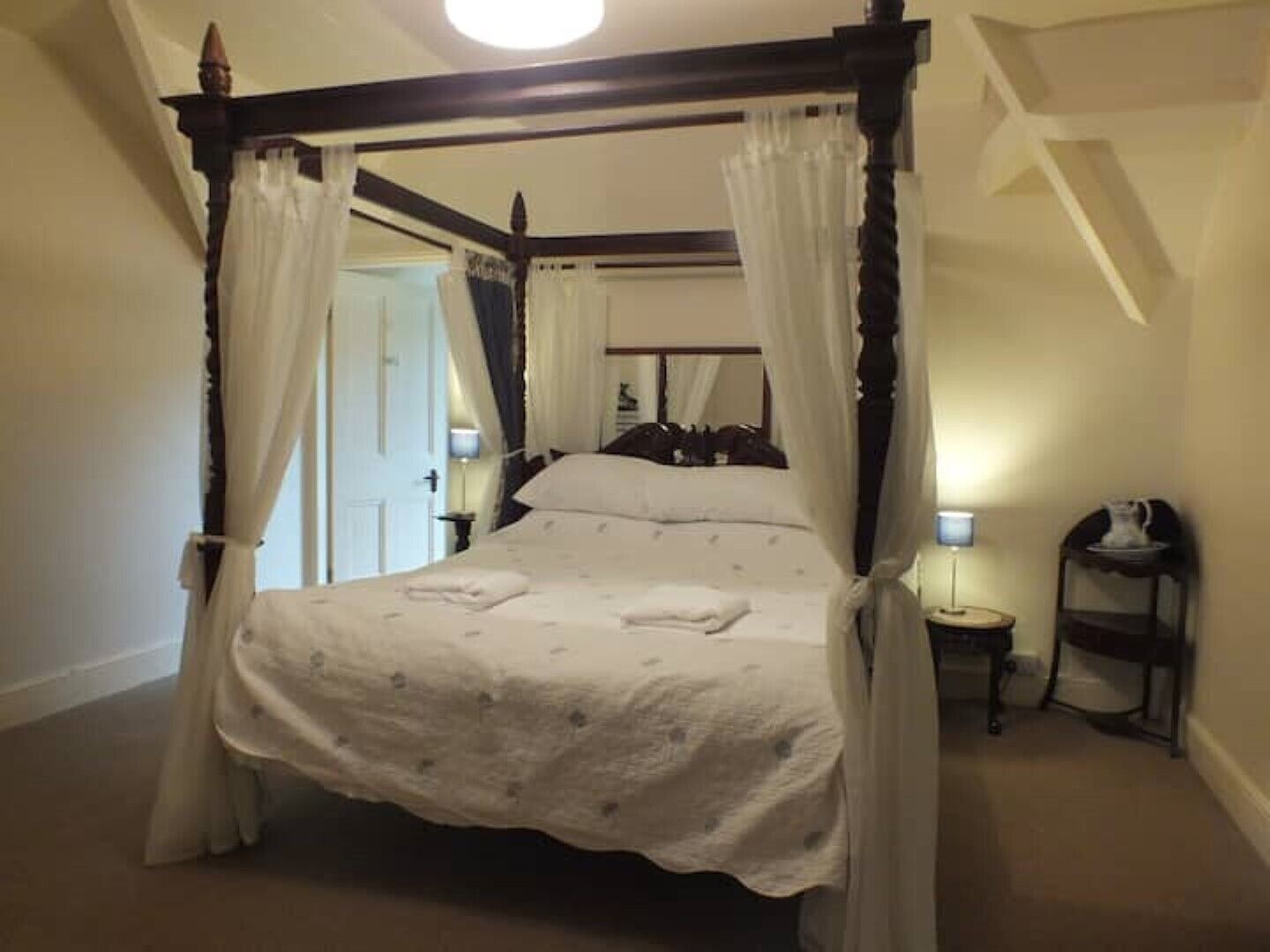9 bedrooms, iron/ironing board, WiFi, bed sheets