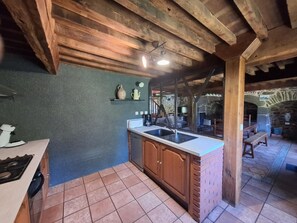 Fridge, microwave, oven, dishwasher - Chez Guillaume - Briffons (BRIFFONS)