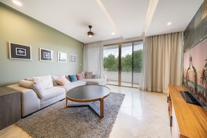 40-inch TV with digital channels - Luxury 2 Bedroom Condo at Haab (Playa del Carmen)