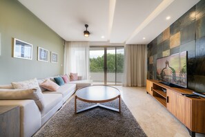 Design Apartment | Living area | 40-inch TV with digital channels