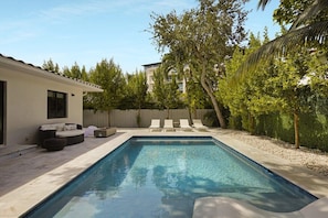 Outdoor pool - Designer Home w Pool & Fire pit - Free Parking, BBQ Grill, 10 min to Brickell (Miami)